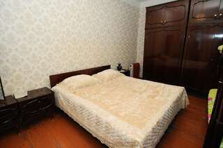 Гостевой дом Guest House Darejani Кутаиси Двухместный номер с 1 кроватью или 2 отдельными кроватями и дополнительной кроватью-3