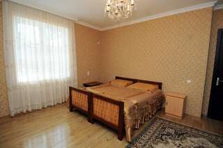 Гостевой дом Guest House Darejani Кутаиси Двухместный номер с 2 отдельными кроватями и ванной комнатой-2