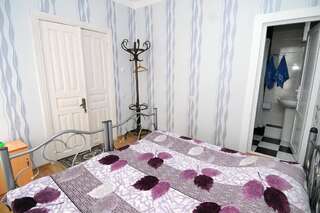 Гостевой дом Guest House Darejani Кутаиси Двухместный номер с 2 отдельными кроватями и ванной комнатой-7